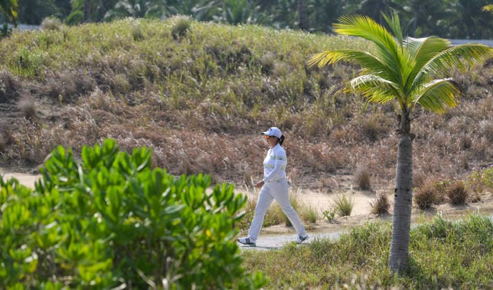 (260307) -- LINGSHUI, March 7, 2026 -- Yin Ruoning of China is seen during the third round of the Blue Bay LPGA, Golf Damen golf tournament in Lingshui, south China s Hainan Province, March 7, 2026. ) (SP)CHINA-HAINAN-LINGSHUI-GOLF-BLUE BAY LPGA (CN) YangxGuanyu 