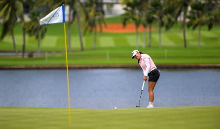 (260307) -- LINGSHUI, March 7, 2026 -- Auston Kim of the United States plays a shot during the third round of the Blue Bay LPGA, Golf Damen golf tournament in Lingshui, south China s Hainan Province, March 7, 2026. ) (SP)CHINA-HAINAN-LINGSHUI-GOLF-BLUE BAY LPGA (CN) YangxGuanyu 
