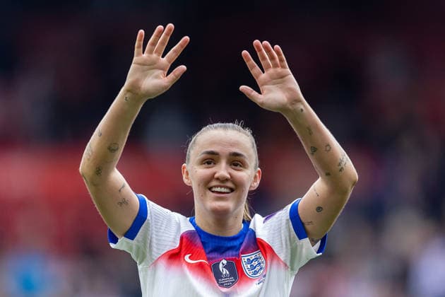 England Women v Iceland Women, FIFA Women s World UEFA Cup, Group A England Women Georgia Stanway waves to fans after the FIFA Women s World UEFA Cup match between England Women and Iceland Women at the City Ground, Nottingham, UK on 7 March 2026. Nottingham City Ground Nottinghamshire UK Editorial use only , Copyright: xManjitxNarotrax PSI-23851-0045