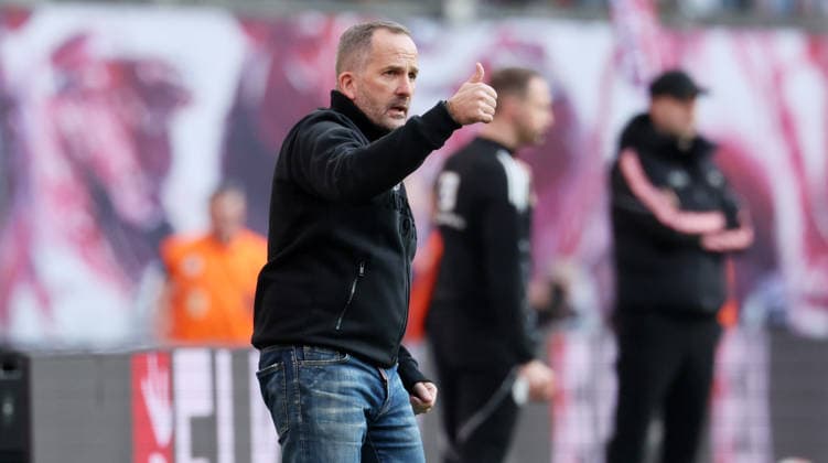 RB Leipzig Augsburg Bundesliga Leipzig, 07 03 2026, Red Bull Arena, Fußball, 1 Bundesliga, 25 Spieltag , RB Leipzig vs FC Augsburg , Im Bild Trainer Manuel Baum, FC Augsburg , Nur zur redaktionellen Nutzung Only editorial use , DFL DFB regulations prohibit any use of photographs as image sequences and or quasi video ,