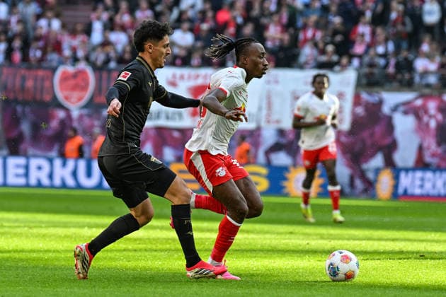 Soccer I Men I Season 2025 2026 I Bundesliga I Matchday 25 I RB Leipzig FC Augsburg I 07 03 2026 duel Arthur Chaves 34, FC Augsburg vs Yan Diomande 49, RB Leipzig Leipzig Red Bull Arena Saxony Germany Copyright: xLobeca InesxHähnelx