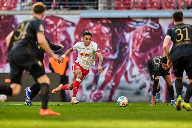 07 03 2026, Football, Men, Bundesliga, 2025 2026, RB Leipzig FC Augsburg Antonio Nusa 7, RB Leipzig , free position, action, with ball, dribbles into the penalty area Leipzig Red Bull Arena Saxony Germany