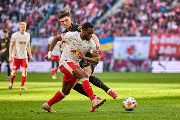 07 03 2026, Football, Men, Bundesliga, 2025 2026, RB Leipzig FC Augsburg Ridle Baku 17, RB Leipzig , action, duel for ball Leipzig Red Bull Arena Saxony Germany