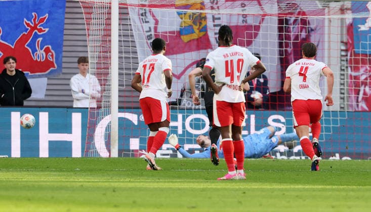 RB Leipzig Augsburg Bundesliga Leipzig, 07 03 2026, Red Bull Arena, Soccer, 1 Bundesliga, 25 Matchday , RB Leipzig vs FC Augsburg , In the picture goalkeeper Maarten Vandevoordt 26, RB Leipzig parries Keven Schlotterbecks penalty 31,Augsburg , For editorial use only Only editorial use , DFL DFB regulations prohibit any use of photographs as image sequences and or quasi video ,