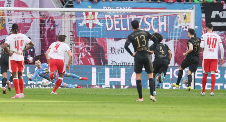 RB Leipzig Augsburg Bundesliga Leipzig, 07 03 2026, Red Bull Arena, Soccer, 1 Bundesliga, 25 Matchday , RB Leipzig vs FC Augsburg , In the picture goalkeeper Maarten Vandevoordt 26, RB Leipzig parries Keven Schlotterbecks penalty 31,Augsburg , For editorial use only Only editorial use , DFL DFB regulations prohibit any use of photographs as image sequences and or quasi video ,