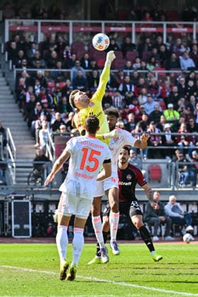 2 Bundesliga 1 FC Nuremberg Fortuna Düsseldorf 07 03 2026 NUREMBERG, GERMANY 07 MARCH Marcel Laurenz LOTKA Fortuna Düsseldorf 1 can fist away a cross from the home side during the match between 1 FC Nuremberg and Fortuna Düsseldorf on matchday 25 of the 2 Bundesliga at Max Morlock Stadion Copyright: xBEAUTIFULxSPORTS Goldbergx