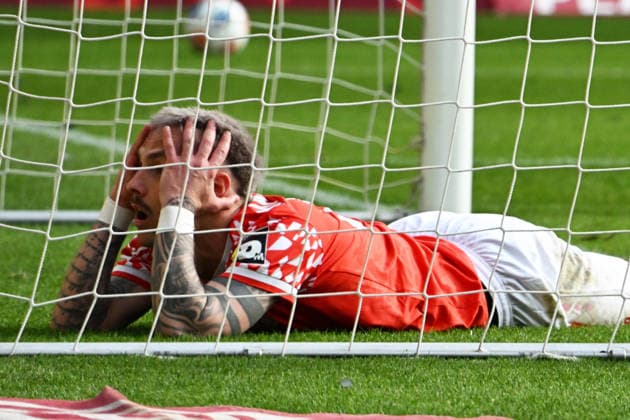 07.03.2026, xsltx, Fussball 1.Bundesliga, FSV Mainz 05 - VfB Stuttgart v.l. Philipp Tietz (FSV Mainz 05) Enttäuscht, traurig, frustriert (DFL DFB REGULATIONS PROHIBIT ANY USE OF PHOTOGRAPHS as IMAGE SEQUENCES and or QUASI-VIDEO) Mainz *** 07 03 2026, xsltx, Soccer 1 Bundesliga, FSV Mainz 05 VfB Stuttgart v l Philipp Tietz FSV Mainz 05 Disappointed, sad, frustrated DFL DFB REGULATIONS PROHIBIT ANY USE OF PHOTOGRAPHS as IMAGE SEQUENCES and or QUASI VIDEO Mainz