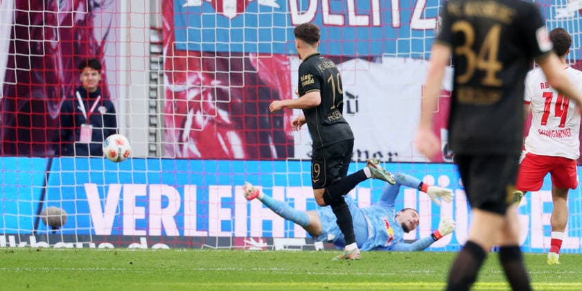 RB Leipzig Augsburg Bundesliga Leipzig, 07 03 2026, Red Bull Arena, Fußball, 1 Bundesliga, 25 Spieltag , RB Leipzig vs FC Augsburg , Im Bild Tor für Augsburg Robin Fellhauer 19,Augsburg trifft zum 0 1 , Nur zur redaktionellen Nutzung Only editorial use , DFL DFB regulations prohibit any use of photographs as image sequences and or quasi video ,