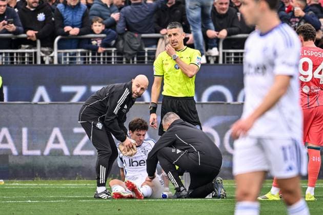 Livio Marinelli, Arbitro, Referee, Como 1907, Maximo Perrone of Como 1907 during Cagliari Calcio vs Como 1907, Italian soccer Serie A match in Cagliari, Italy, March 07 2026  Copyright: xLuigixCanu IPAxSportx xipa-agency.netx xx IPA_72511561 IPA_Agency_IPA72511561