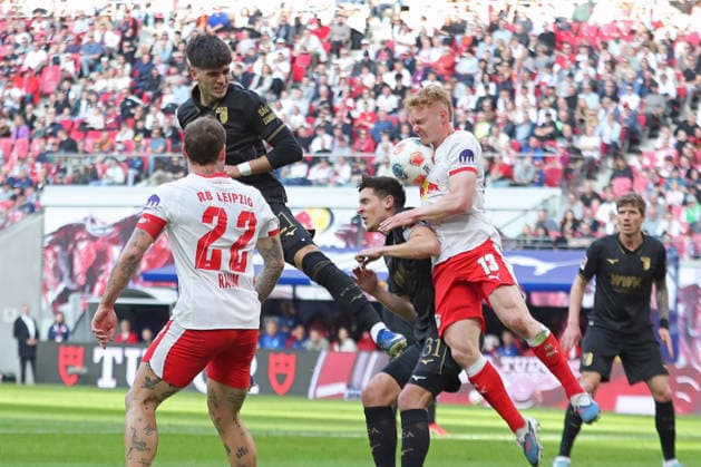 1 Soccer Bundesliga RB Leipzig FC Augsburg 07 03 2026 Rodrigo Ribeiro 21, FC Augsburg in the air, with captain Keven Schlotterbeck 31, FC Augsburg against Nicolas Seiwald 13, RB Leipzig LEIPZIG, GERMANY MARCH 7 Bundesliga match RB Leipzig FC Augsburg at Red Bull Arena on matchday 25 of 1 Bundesliga on March 7, 2026 in Leipzig, Germany DFL REGULATIONS PROHIBIT ANY USE OF PHOTOGRAPHS AS IMAGE SEQUENCES AND OR QUASI VIDEO Copyright: xBEAUTIFULxSPORTS JanxKaeferx