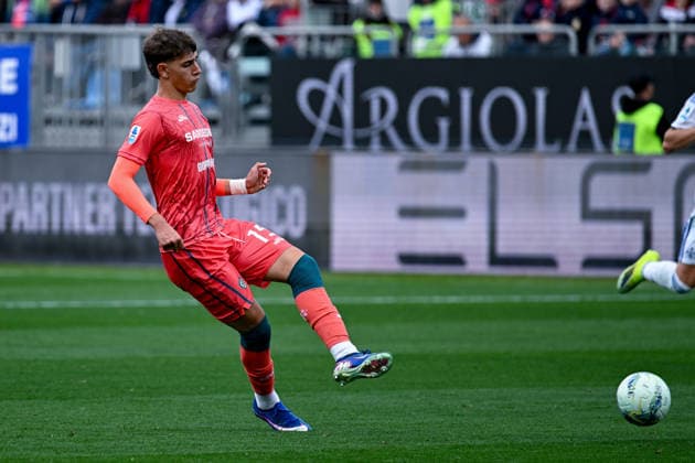 Cagliari s Juan Martin Rodriguez Camejo in action during the Serie A soccer match between Cagliari Calcio and Como at the Unipol Domus in Cagliari, Sardinia - Saturday 7th March 2026. - Soccer  Copyright: x Â®xGianlucaxZuddas LaPressex