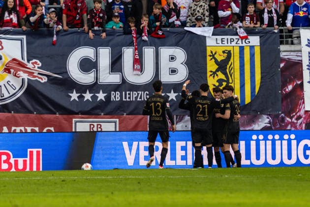 GER, Bundesliga, RB Leipzig FC Augsburg 07 03 2026, Red Bull Arena, Leipzig, GER, Bundesliga, RB Leipzig FC Augsburg FC Augsburg players cheer after the 0 1 Â nordphotoxGmbHxx xAlexanderxTrienitz nph00051