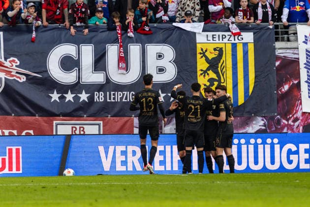 GER, Bundesliga, RB Leipzig FC Augsburg 07 03 2026, Red Bull Arena, Leipzig, GER, Bundesliga, RB Leipzig FC Augsburg FC Augsburg players cheer after the 0 1 Â nordphotoxGmbHxx xAlexanderxTrienitz nph00051