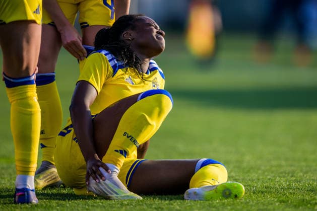 260307 Monica Jusu Bah of Sweden in pain during the FIFA Women™s World Cup Qualifier football match between Serbia and Sweden on March 7, 2026 in Stara Pazova Photo Ludvig Thunman BILDBYRAN code LT LT0784 fotboll football soccer fotball vm kval kval fifa womens world cup qualifier qualifier serbien serbia sverige sweden dam bbeng skada  Copyright: LUDVIGxTHUNMAN BB260307LT059