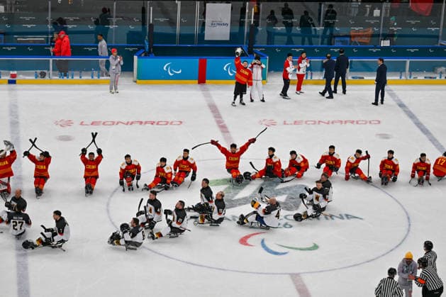 GIOCHI OLIMPICI - Olimpiadi Invernali Milano-Cortina 2026 - Paralympic Winter games, Winterspiele,Spiele, Summer games MILANO-CORTINA 2026 - Para Ice hockey, Eishockey - China vs Germany People s Republic Of China and The Germany Team greets the fans at the end of the match during Paralympic WINTER GAMES MILANO-CORTINA 2026 - Para ice hockey - China vs Germany , Olympic Winter Games Milano-Cortina 2026 in Milano, Italy, March 07 2026 Cortina D Ampezzo Italy  Copyright: xIPAxSport ABACAx