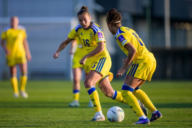 260307 Filippa Angeldahl and Felicia Schröder of Sweden during the FIFA Women™s World Cup Qualifier football match between Serbia and Sweden on March 7, 2026 in Stara Pazova Photo Ludvig Thunman BILDBYRAN code LT LT0784 fotboll football soccer fotball vm kval kval fifa womens world cup qualifier qualifier serbien serbia sverige sweden dam bbeng  Copyright: LUDVIGxTHUNMAN BB260307LT072