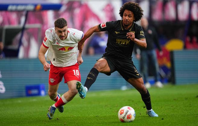 Brajan Gruda RB Leipzig and Han Noah Massengo FC Augsburg battle for the ball during the 1 Bundesliga match between RB¯Leipzig¯and¯FC¯Augsburg, Red¯Bull¯Arena, Leipzig, Germany on 07 March 2026 Photo by Thor Wegner DeFodi Images Brajan Gruda RB Leipzig and Han Noah Massengo FC Augsburg battle for the ball during RB¯Leipzig¯and¯FC¯Augsburg at Red¯Bull¯Arena, Leipzig, Germany on March 7, 2026 Thor Wegner DeFodi Images Photo by DeFodi Images