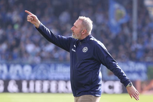 07 03 2026, xtvx, Fussball 2 Bundesliga, SV Darmstadt 98 Holstein Kiel v l Trainer Tim Walter Holstein Kiel nach dem Spiel, after the match bei den Fans DFL DFB REGULATIONS PROHIBIT ANY USE OF PHOTOGRAPHS as IMAGE SEQUENCES and or QUASI VIDEO Darmstadt