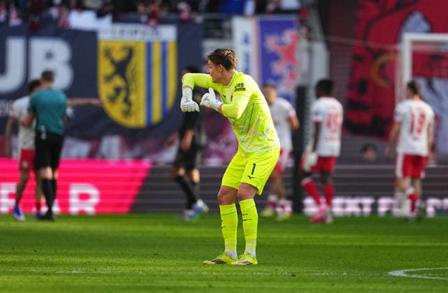 Finn Dahmen FC Augsburg gestures during Bundesliga 1 match between RB¯Leipzig¯vs¯FC¯Augsburg, Red¯Bull¯Arena, Leipzig, Germany on March 07, 2026 Photo by Thor Wegner DeFodi Images Finn Dahmen FC Augsburg gestures during RB¯Leipzig¯and¯FC¯Augsburg at Red¯Bull¯Arena, Leipzig, Germany on March 7, 2026 Thor Wegner DeFodi Images Photo by DeFodi Images