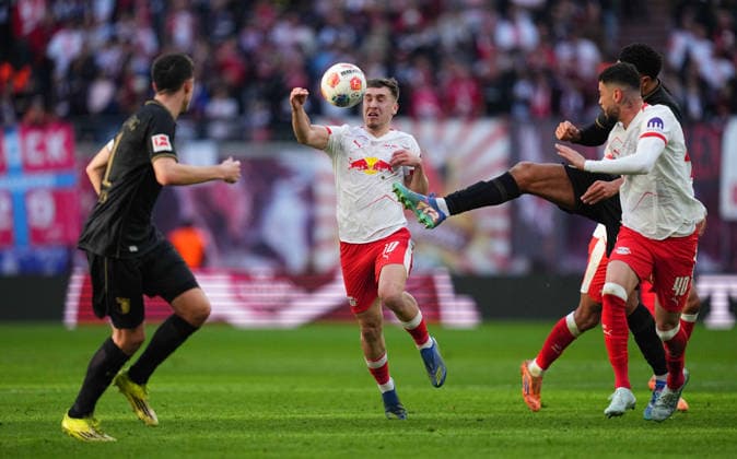 Noahkai Banks FC Augsburg and Brajan Gruda RB Leipzig battle for the ball during the 1 Bundesliga match between RB¯Leipzig¯and¯FC¯Augsburg, Red¯Bull¯Arena, Leipzig, Germany on 07 March 2026 Photo by Thor Wegner DeFodi Images Noahkai Banks FC Augsburg and Brajan Gruda RB Leipzig battle for the ball during RB¯Leipzig¯and¯FC¯Augsburg at Red¯Bull¯Arena, Leipzig, Germany on March 7, 2026 Thor Wegner DeFodi Images Photo by DeFodi Images