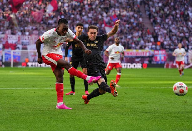 Yan Diomande RB Leipzig shoots on goal during 1 Bundesliga match between RB¯Leipzig¯ vs¯FC¯Augsburg, Red¯Bull¯Arena, Leipzig, Germany on 07 March 2026 Photo by Thor Wegner DeFodi Images Yan Diomande RB Leipzig shoots on goal during RB¯Leipzig¯and¯FC¯Augsburg at Red¯Bull¯Arena, Leipzig, Germany on March 7, 2026 Thor Wegner DeFodi Images Photo by DeFodi Images