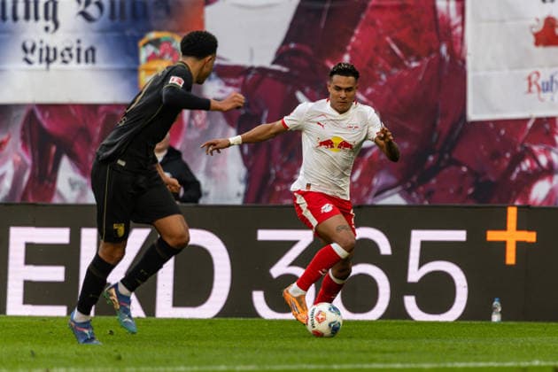 GER, Bundesliga, RB Leipzig FC Augsburg 07 03 2026, Red Bull Arena, Leipzig, GER, Bundesliga, RB Leipzig FC Augsburg Antonio Nusa RB Leipzig 7 in duel against Noahkai Banks FC Augsburg 40 Â nordphotoxGmbHxx xAlexanderxTrienitz nph00051
