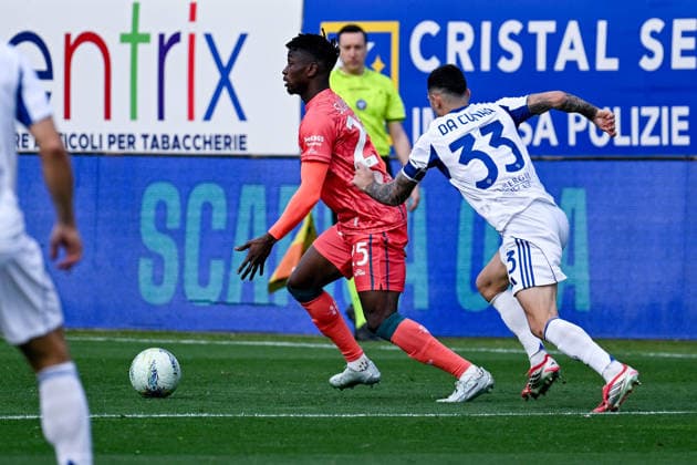 Cagliari s Ibrahim Sulemana Kakari in action during the Serie A soccer match between Cagliari Calcio and Como at the Unipol Domus in Cagliari, Sardinia - Saturday 7th March 2026. - Soccer  Copyright: x Â®xGianlucaxZuddas LaPressex