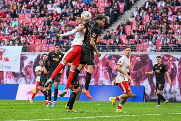 Soccer I Men I Season 2025 2026 I Bundesliga I Matchday 25 I RB Leipzig FC Augsburg I 07 03 2026 One-on-one Romulo Cardoso 40, RB Leipzig vs Arthur Chaves 34, FC Augsburg Leipzig Red Bull Arena Saxony Germany Copyright: xLobeca InesxHähnelx