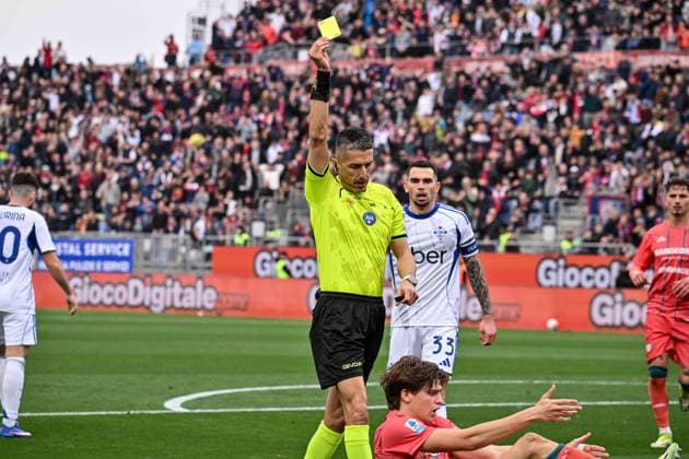 Livio Marinelli, Arbitro, Referee, Marco Palestra of Cagliari Calcio, during Cagliari Calcio vs Como 1907, Italian soccer Serie A match in Cagliari, Italy, March 07 2026  Copyright: xLuigixCanu IPAxSportx xipa-agency.netx xx IPA_72514595 IPA_Agency_IPA72514595
