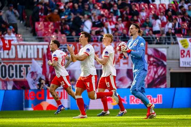 David Raum RB Leipzig, 22 , Willi Orban RB Leipzig, 04 , Nicolas Seiwald RB Leipzig, 13 , Maarten Vandevoordt RB Leipzig, 26 applaud fans, RB Leipzig vs FC Augsburg, Football, 1 Bundesliga, 25 Matchday, Season 2025 2026, 07 03 2026,¨ DFL REGULATIONS PROHIBIT ANY USE OF PHOTOGRAPHS AS IMAGE SEQUENCES AND OR QUASI VIDEO,¨ RB Leipzig vs FC Augsburg, Football, 1 Bundesliga, 25 Matchday, Season 2025 2026, 07 03 2026 Leipzig Copyright: xEibner-Pressefoto LauraxRoemerx EP_LRR