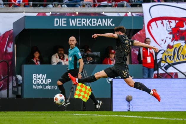 Mert Koemuer FC Augsburg, 36 goes to the ball, RB Leipzig vs FC Augsburg, Football, 1 Bundesliga, 25 Matchday, Season 2025 2026, 07 03 2026,¨ DFL REGULATIONS PROHIBIT ANY USE OF PHOTOGRAPHS AS IMAGE SEQUENCES AND OR QUASI VIDEO,¨ RB Leipzig vs FC Augsburg, Football, 1 Bundesliga, 25 Matchday, Season 2025 2026, 07 03 2026 Leipzig Copyright: xEibner-Pressefoto LauraxRoemerx EP_LRR