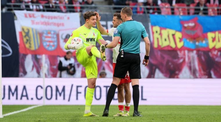 RB Leipzig Augsburg Bundesliga Leipzig, 07 03 2026, Red Bull Arena, Soccer, 1 Bundesliga, 25 Matchday , RB Leipzig vs FC Augsburg , Pictured from left Goalkeeper Finn Dahmen 1,Augsburg , Christoph Baumgartner 14, RB Leipzig , Referee Martin Petersen, , For editorial use only Only editorial use , DFL DFB regulations prohibit any use of photographs as image sequences and or quasi video ,