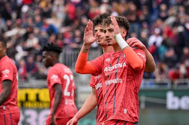 CALCIO - Serie A - Cagliari Calcio vs Como 1907 Sebastiano Esposito of Cagliari Calcio, Esultanza, Joy, Celebration After scoring goal, during Cagliari Calcio vs Como 1907, Italian soccer Serie A match in Cagliari, Italy, March 07 2026 Cagliari Italy  Copyright: xIPAxSport ABACAx