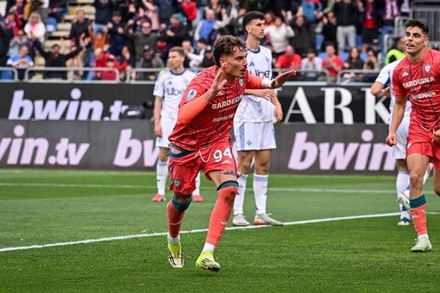 CALCIO - Serie A - Cagliari Calcio vs Como 1907 Sebastiano Esposito of Cagliari Calcio, Esultanza, Joy, Celebration After scoring goal, during Cagliari Calcio vs Como 1907, Italian soccer Serie A match in Cagliari, Italy, March 07 2026 Cagliari Italy  Copyright: xIPAxSport ABACAx