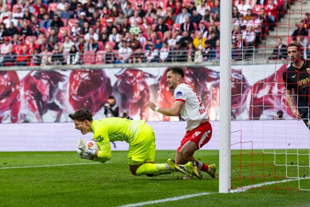 GER, Bundesliga, RB Leipzig FC Augsburg 07 03 2026, Red Bull Arena, Leipzig, GER, Bundesliga, RB Leipzig FC Augsburg Christoph Baumgartner RB Leipzig 14 in duel against Finn Dahmen FC Augsburg 1 Â nordphotoxGmbHxx xAlexanderxTrienitz nph00051