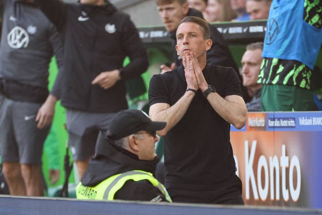 1. Bundesliga - VfL Wolfsburg - Hamburger SV am 07.03.2026 in der Volkswagen Arena in Wolfsburg Trainer Daniel Bauer (Wolfsburg) unzufrieden, enttäuscht, enttaeuscht, niedergeschlagen. *** 1 Bundesliga VfL Wolfsburg Hamburger SV on 07 03 2026 at the Volkswagen Arena in Wolfsburg Coach Daniel Bauer Wolfsburg dissatisfied, disappointed, disappointed, dejected MH