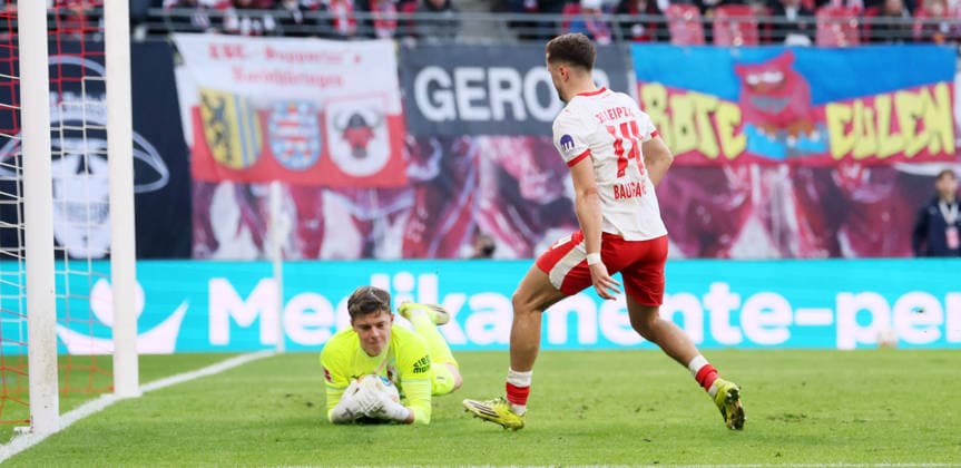 RB Leipzig Augsburg Bundesliga Leipzig, 07 03 2026, Red Bull Arena, Football, 1 Bundesliga, 25 Matchday , RB Leipzig vs FC Augsburg , Pictured from left goalkeeper Finn Dahmen 1,Augsburg , Christoph Baumgartner 14, RB Leipzig , For editorial use only Only editorial use , DFL DFB regulations prohibit any use of photographs as image sequences and or quasi video ,