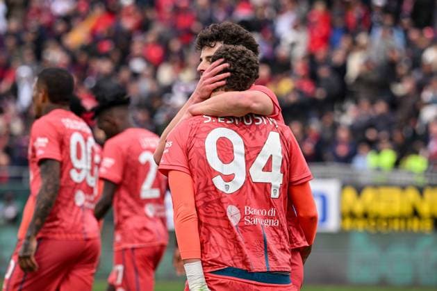 Sebastiano Esposito of Cagliari Calcio, Esultanza, Joy, Celebration After scoring goal, during Cagliari Calcio vs Como 1907, Italian soccer Serie A match in Cagliari, Italy, March 07 2026  Copyright: xLuigixCanu IPAxSportx xipa-agency.netx xx IPA_72513265 IPA_Agency_IPA72513265