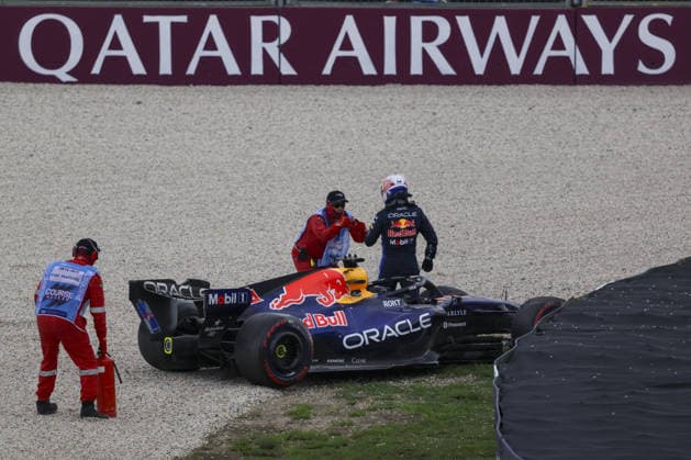 MELBOURNE, AUSTRALIA - MARCH 7: Max Verstappen of the Netherlands (1) beside his Oracle Red Bull Racing RB22 after crashing during qualifying ahead of the F1 Grand Prix of Australia at Albert Park Circuit on March 7, 2026 in Melbourne, Australia.(Photo by Paddocker)  Copyright: xPaddocker SPPx Sportspressphoto_SPR103992