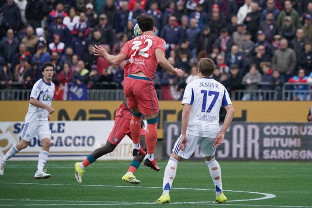 Cagliari Calcio v Como 1907 - Serie A Ze Pedro ( 32 Cagliari Calcio) plays during the Serie A TIM match between Cagliari Calcio and Como 1907 in Italy on March 7, 2026. Cagliari Italy  Copyright: xAlessandroxToccox originalFilename:alessandro-cagliari260307_npWWT.jpg