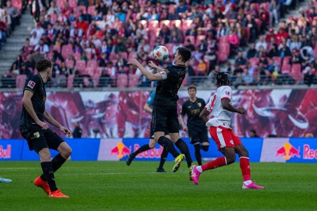 Germany Bundesliga 2025 2026, Matchday 25 RB Leipzig vs FC Augsburg Red Bull Arena Leipzig Keven Schlotterbeck FC Augsburg, 31 on the ball Copyright: xTomxLauruschkatx