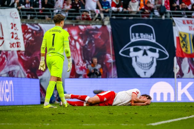 Willi Orban RB Leipzig, 04 goes down after hit in the face, Finn Dahmen FC Augsburg, 01 , RB Leipzig vs FC Augsburg, Football, 1 Bundesliga, Matchday 25, Season 2025 2026, 07 03 2026,¨ DFL REGULATIONS PROHIBIT ANY USE OF PHOTOGRAPHS AS IMAGE SEQUENCES AND OR QUASI VIDEO,¨ RB Leipzig vs FC Augsburg, Football, 1 Bundesliga, Matchday 25, Season 2025 2026, 07 03 2026 Leipzig Copyright: xEibner-Pressefoto LauraxRoemerx EP_LRR