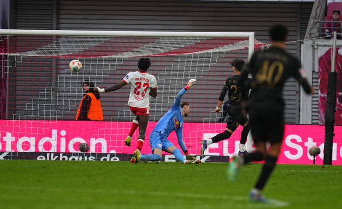 Rodrigo Ribeiro FC Augsburg shoots on goal during 1 Bundesliga match between RB¯Leipzig¯ vs¯FC¯Augsburg, Red¯Bull¯Arena, Leipzig, Germany on 07 March 2026 Photo by Thor Wegner DeFodi Images Rodrigo Ribeiro FC Augsburg shoots on goal during RB¯Leipzig¯and¯FC¯Augsburg at Red¯Bull¯Arena, Leipzig, Germany on March 7, 2026 Thor Wegner DeFodi Images Photo by DeFodi Images
