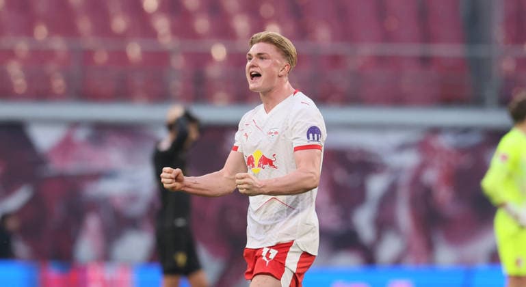 RB Leipzig Augsburg Bundesliga Leipzig, 07 03 2026, Red Bull Arena, Fußball, 1 Bundesliga, 25 Spieltag , RB Leipzig vs FC Augsburg 2 1 0 1 , Im Bild Leipzig jubiliert nach dem Spiel Conrad Harder 11, RBL , Nur zur redaktionellen Nutzung Only editorial use , DFL DFB regulations prohibit any use of photographs as image sequences and or quasi video ,