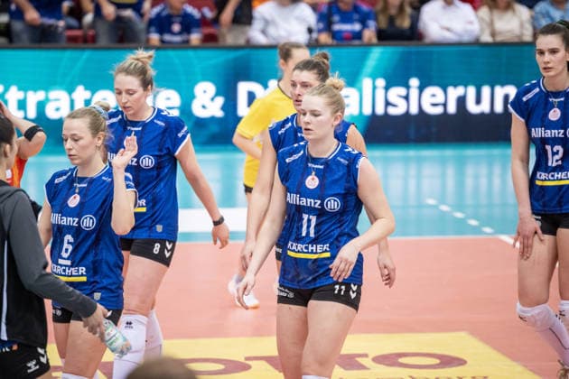 Pauline Martin Allianz MTV Stuttgart, 11 , center and team disappointed faces after first set GER, Allianz MTV Stuttgart USC Muenster, Volleyball Bundesliga, VBL, Season 2025 2026, 07 03 2026 GER, Allianz MTV Stuttgart USC Muenster, Volleyball Bundesliga, VBL, Season 2025 2026, 07 03 2026 Stuttgart Copyright: xSandyxDinkelackerx EP_SDR