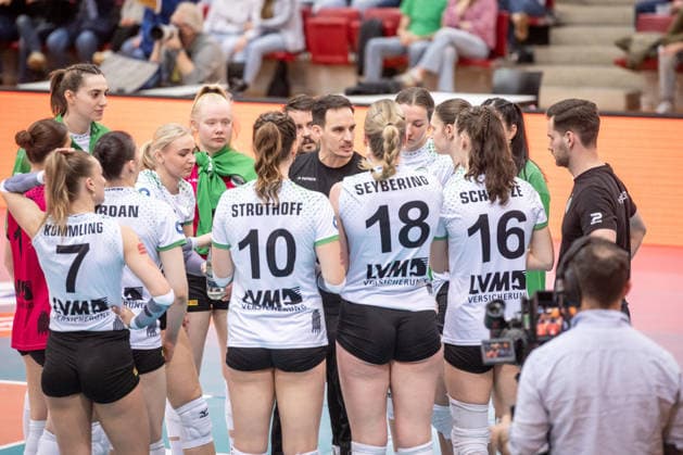 Matthias Pack USC Muenster, Coach time-out, Address to the team GER, Allianz MTV Stuttgart USC Muenster, Volleyball Bundesliga, VBL, Season 2025 2026, 07 03 2026 GER, Allianz MTV Stuttgart USC Muenster, Volleyball Bundesliga, VBL, Season 2025 2026, 07 03 2026 Stuttgart Copyright: xSandyxDinkelackerx EP_SDR