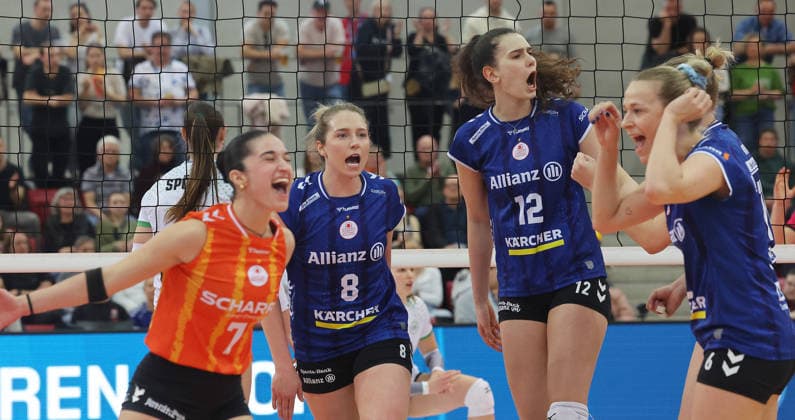 Stuttgart , Bundesliga Volleyball Allianz MTV Stuttgart vs USC Münster , Stuttgart cheers , from left Fabiana Mottis Eleanor Holthaus Lucia Varela Gomez Antonia Stautz