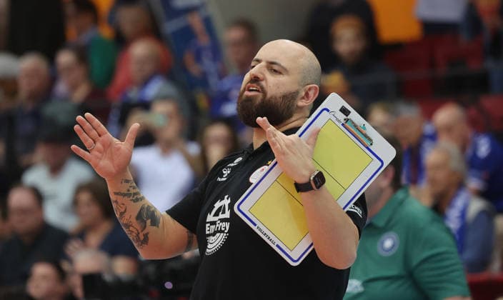 Stuttgart , Bundesliga Volleyball Allianz MTV Stuttgart vs USC Münster , Coach Konstantin Bitter Stgt