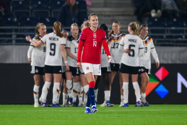 260307 Caroline Graham Hansen of Norway looks dejected after 0 2 during the FIFA Women s World Cup Qualifier football match between Norway and Germany on March 7, 2026 in Stavanger Photo Marius Simensen BILDBYRAN COP 238 MM0060 bbeng dam vm kval vm kvalifisering kvinner vm kvalik football fotball landskamp soccer fifa world cup qualifier norge norway tyskland germany depp  Copyright: MARIUSxSIMENSEN BB260307ZT114