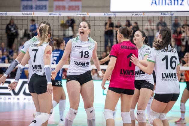 Diane Seybering USC Muenster, 18 , center cheering with team GER, Allianz MTV Stuttgart USC Muenster, Volleyball Bundesliga, VBL, season 2025 2026, 07 03 2026 GER, Allianz MTV Stuttgart USC Muenster, Volleyball Bundesliga, VBL, season 2025 2026, 07 03 2026 Stuttgart Copyright: xSandyxDinkelackerx EP_SDR